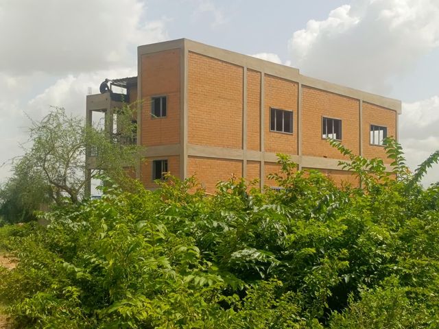 Immeuble R+1 en briques de terre
