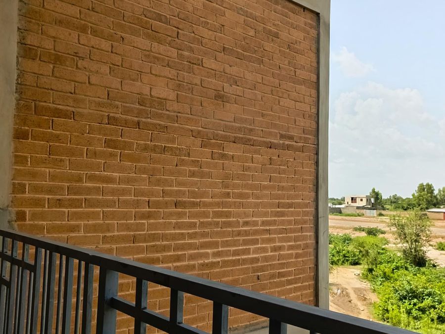 Immeuble R+1 en briques de terre — photo 5